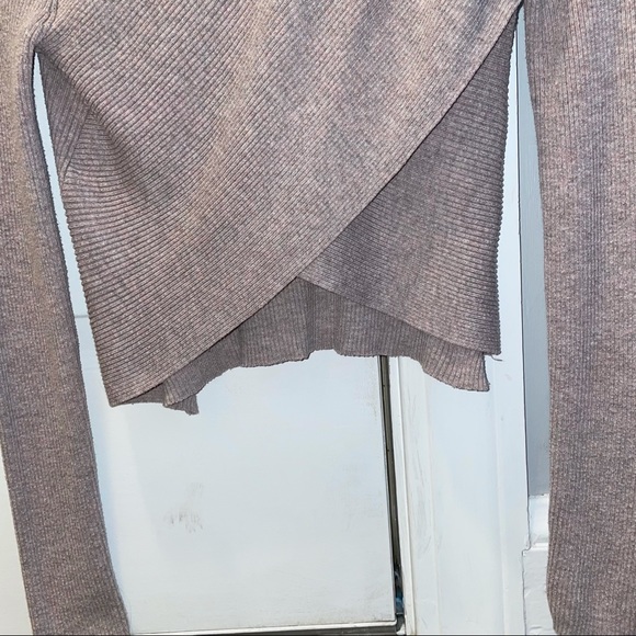 Cropped-Back Sweater - Picture 3 of 4